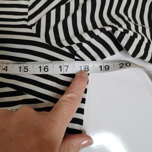 Calvin Klein Black & White Striped Pullover Roll Tab Sleeve Blouse Size XS - Picture 12 of 13